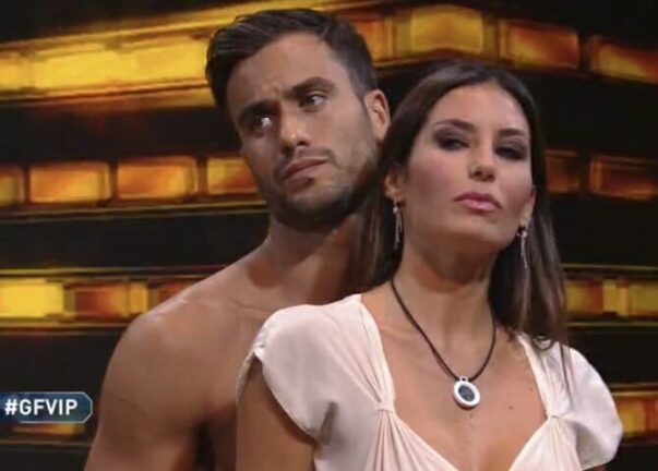 Coccole tra Pretelli e Gregoraci, ma il gesto di lei non sfugge ai fan