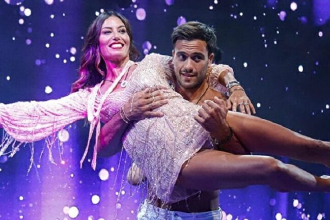 Elisabetta Gregoraci, l’abito corto e il dettaglio non sfuggito ai fan