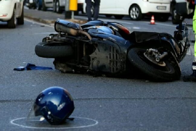 Incidente stradale: perde il controllo della moto, muore a 19 anni