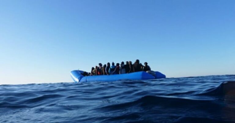 Migranti, naufragio al largo delle coste del Senegal: almeno 140 morti