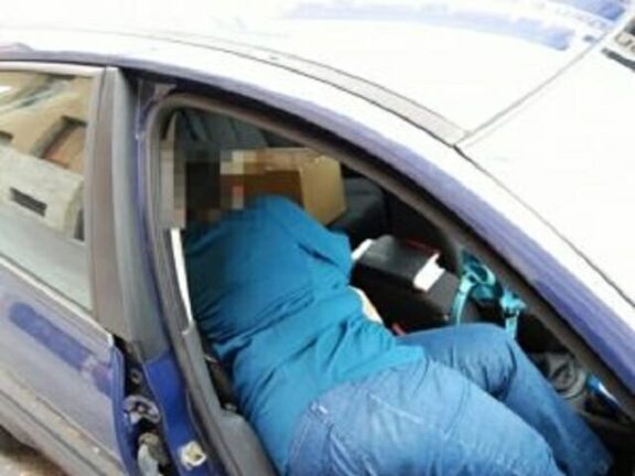 Perugia, 13enne costretto a dormire in auto per non contagiare la famiglia