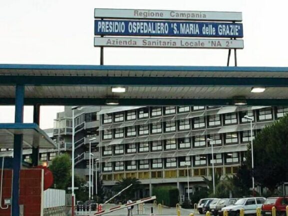 Follia all’ospedale di Pozzuoli: arrestato ex infermiere