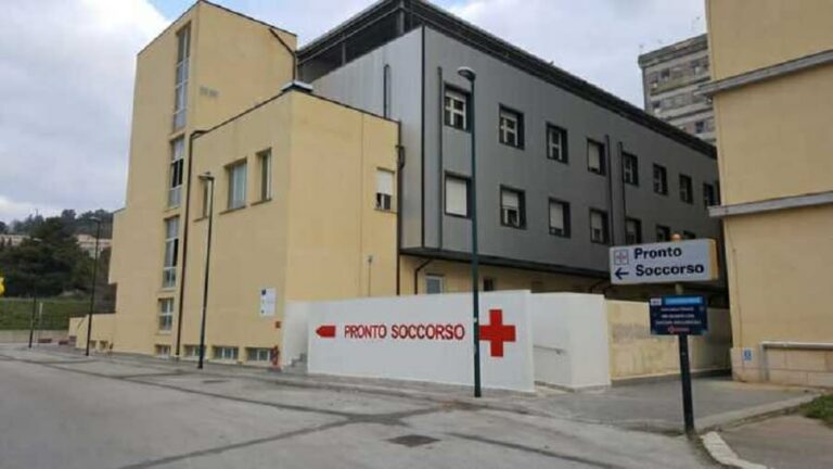 Covid: madre e figlio gravi, sanitari contagiati a Gela