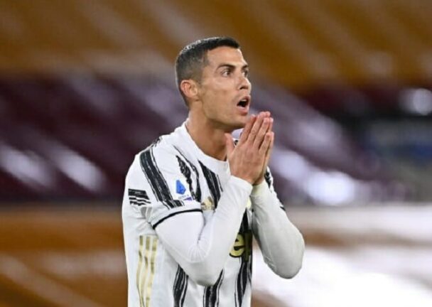 Ronaldo ancora positivo al Coronavirus, niente Juve-Barcellona