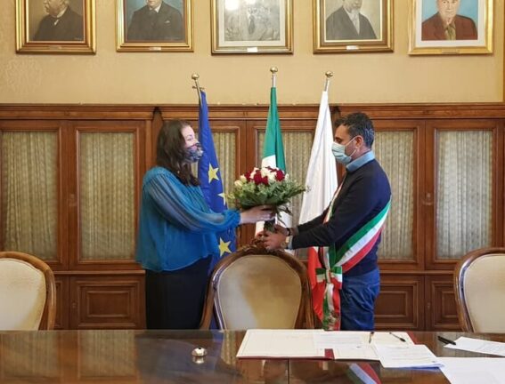 Sindaco Bari riconosce cittadinanza italiana per discendenza