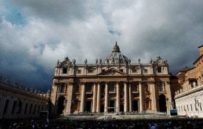 Vaticano, sesso, soldi, suore abusate: «Tutto questo mi fa schifo»