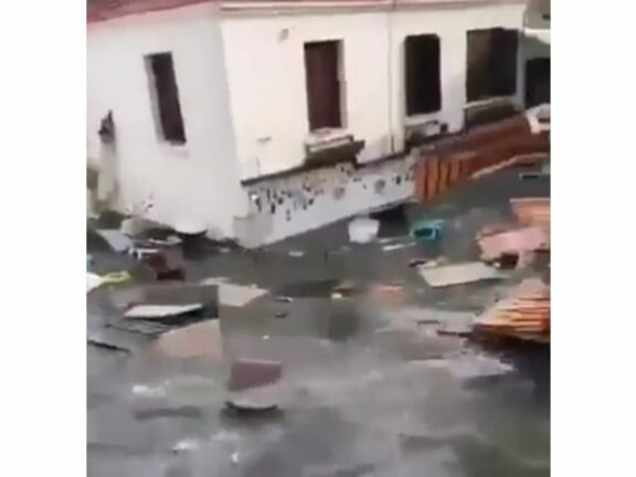 Terremoto e tsunami nel mar Egeo. I primi video del disastro