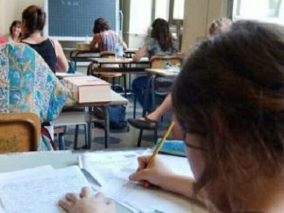 Bocciata alla maturità, tenta il suicidio. Ora potrà rifare l’esame