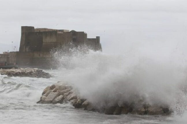 Campania. Vento fino a 100 km/h: Capri isolata, danni a Salerno