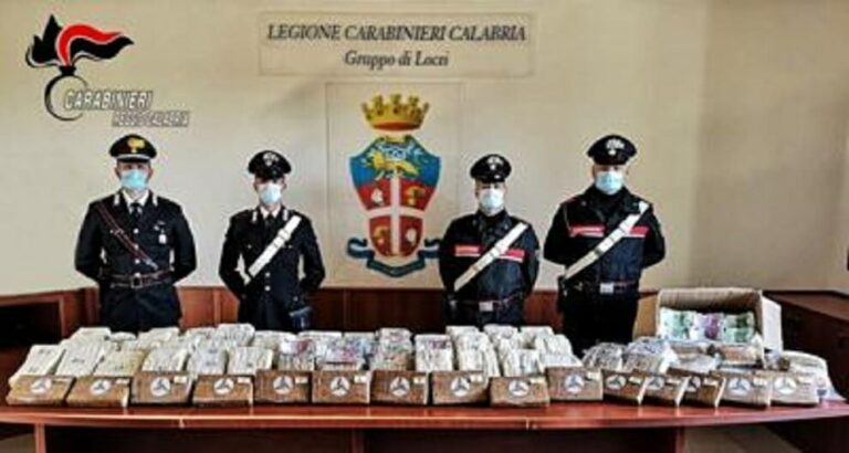 Trovati con 17 kg di cocaina e 5 milioni in contanti: in manette