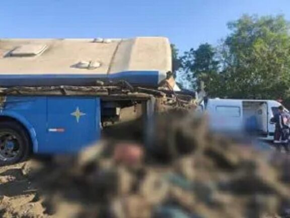Devastante incidente tra un pullman e un camion: 40 morti e molti feriti gravi