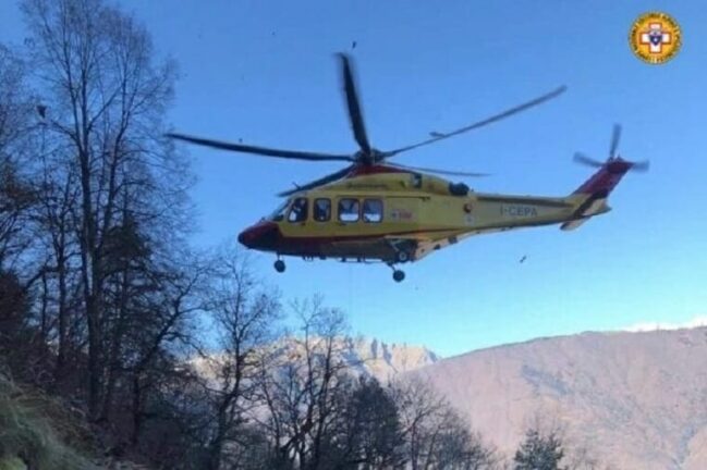 Valtellina, incidente in montagna: scivola e finisce in canale, muore 64enne
