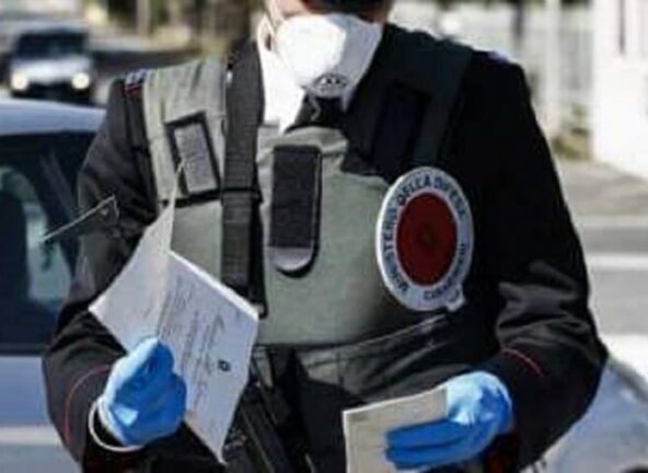 Erchie. Madre e figlio minacciano i carabinieri che chiedono di indossare la mascherina