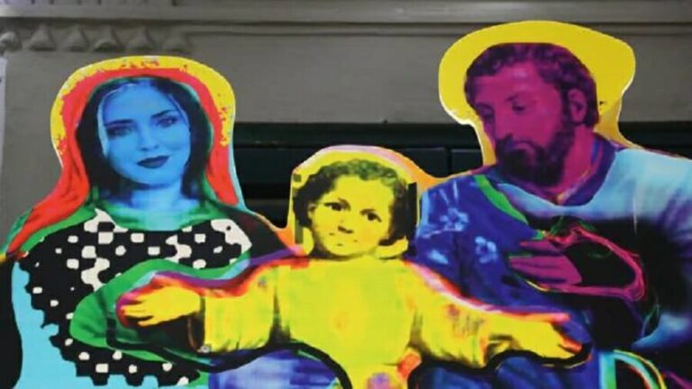 Chiara Ferragni è la Madonna del presepe del Comune: “E’ blasfemia”