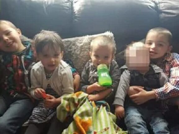 Quattro fratellini morti tra le fiamme in casa, i genitori si erano addormentati