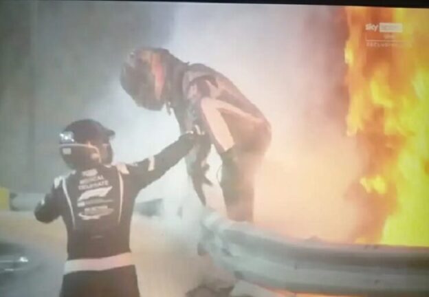 Gp Bahrain, incidente per Grosjean: auto spezzata in due e in fiamme