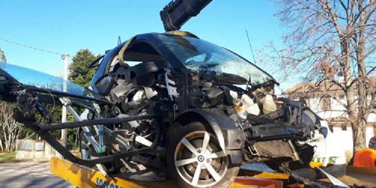 L’auto si schianta fuori strada: morto un ragazzo di 25 anni
