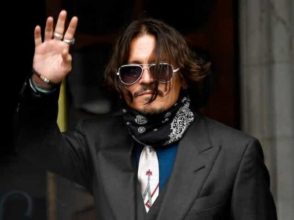 Oltre al danno la beffa: Johnny Depp cacciato da Hollywood.