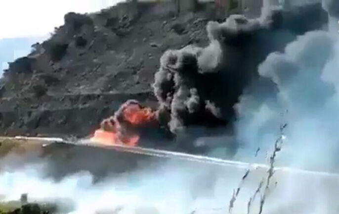 Autocisterna carica di gas si ribalta ed esplode: 14 morti carbonizzati