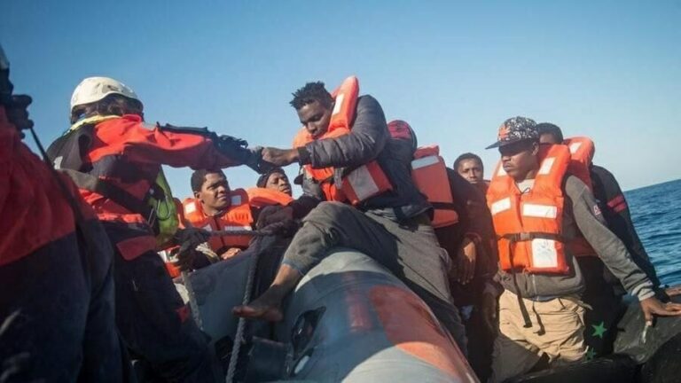 Agrigento, operazione di salvataggio di migranti sulle coste di Lampedusa