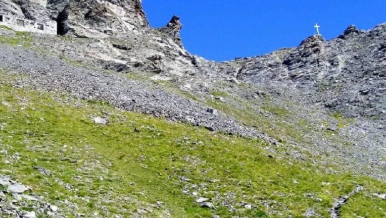 Bardonecchia, escursionista torinese cade sulle rocce e muore