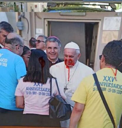 Palermo, imbrattate le foto del Papa e del fratello di Padre Puglisi