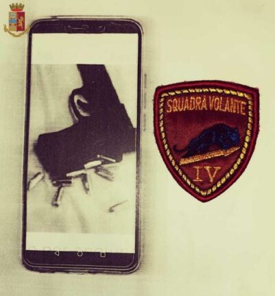 Minaccia di diffondere foto della ex, arrestato 18enne