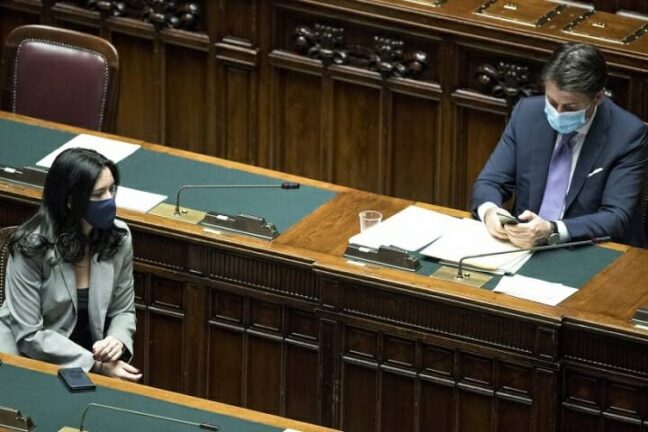 Pressing sulla Azzolina per chiudere le elementari