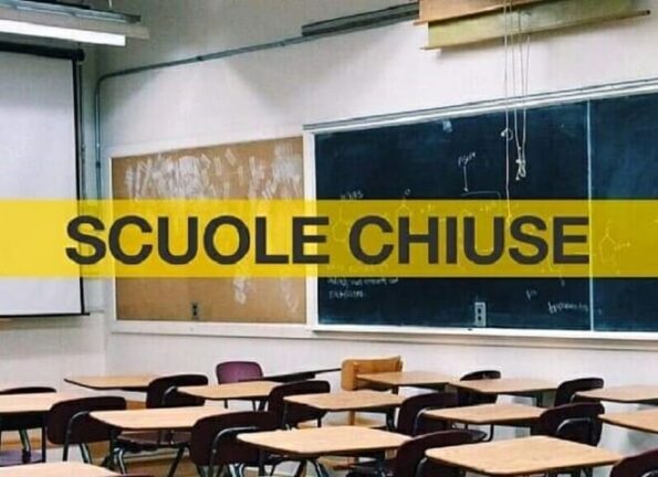 Scuola Campania: Elementari e medie chiuse fino a fine gennaio