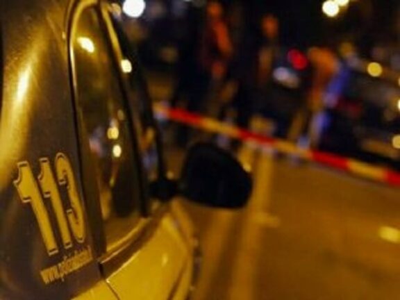Torre del Greco, rapinano poliziotto, l’agente spara: criminale ferito