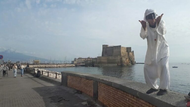 Napoli: il centro gremito, i bar pieni per l’ultimo’ caffè