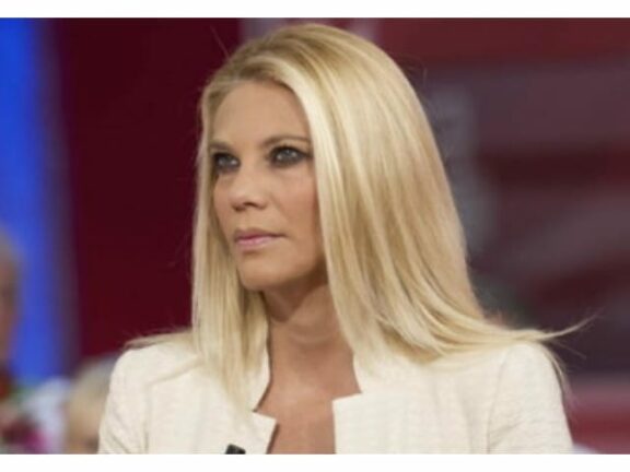 Eleonora Daniele preoccupata per un ricovero d’urgenza