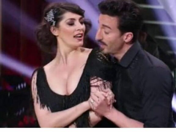 Elisa Isoardi stupisce anche Samuel Peron