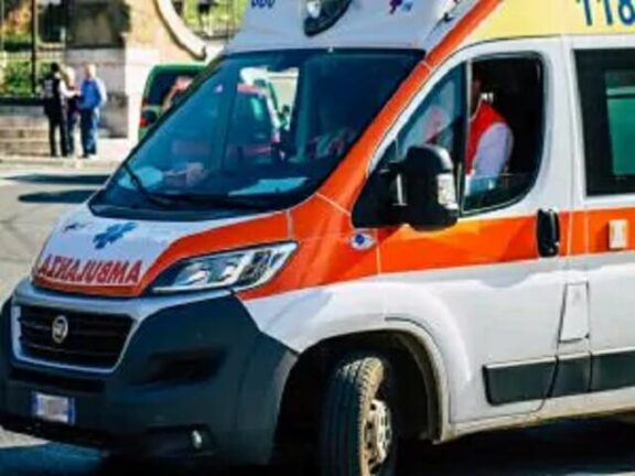 Ancona: dimessa dall’ospedale e viene investita un’ambulanza