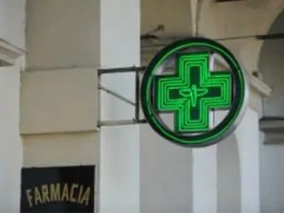 Villaricca, in provincia di Napoli, rapina in farmacia finisce in sparatoria