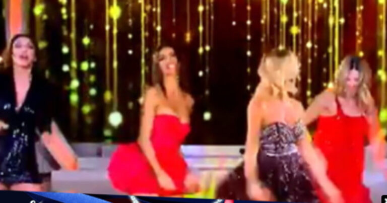 GF Vip, gaffe a microfono aperto di Signorini: “Le te** della Gregoraci”