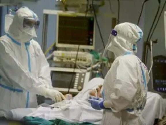 “Il Covid è una bugia per fare soldi”: medici rischiano la radiazione dall’albo