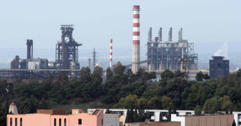 Ex Ilva, firmato l’accordo: lo Stato “rientra” nell’acciaieria