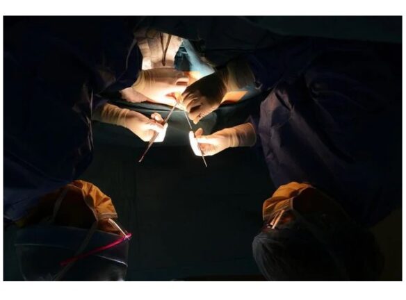 Malasanità, medici dimenticano garza nel rene di un uomo