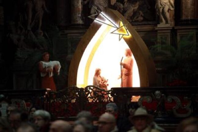 Natale, il parroco ai fedeli: “Tranquilli Gesù non è nato a mezzanotte”