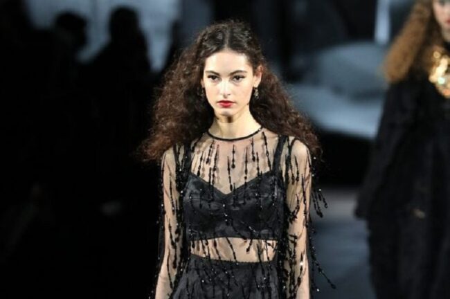 Reggiseno a vista, il trend del 2021 è sexy: modelli e consigli per abbinarli