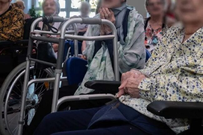 Covid Campania: “Aumentano i focolai, colpite le case per anziani”