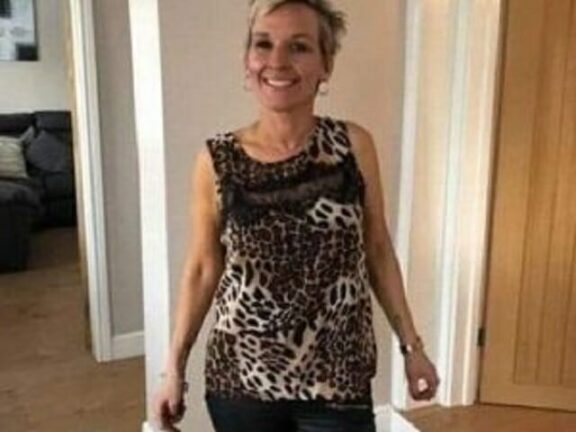 Muore strangolata dai guinzagli dei suoi cani durante una passeggiata