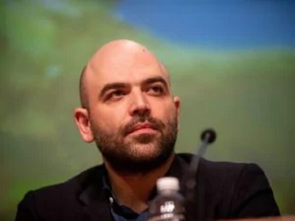 Verona revoca la cittadinanza onoraria a Roberto Saviano