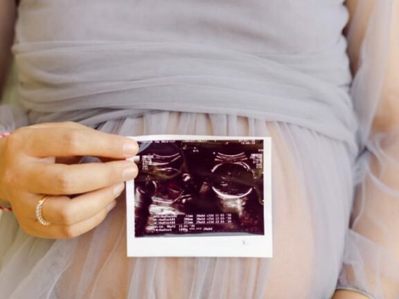 E’ appena nata ma ha già 28 anni: congelano embrioni