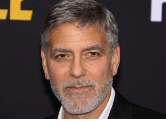 George Clooney ricoverato in ospedale: “Sta male”