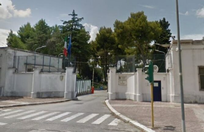 Carabiniere si toglie la vita con un colpo di pistola in caserma