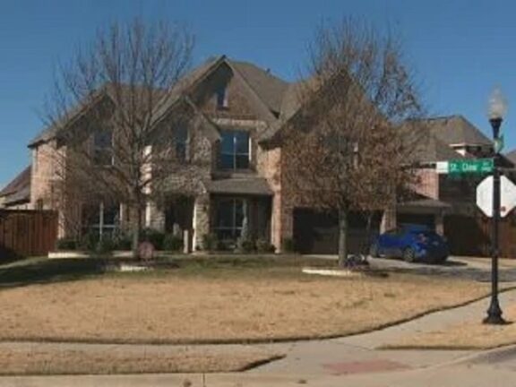 Dramma in casa, 15enne litiga con la madre e la picchia fino a ucciderla