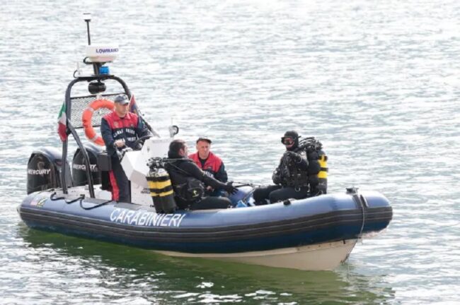 Trovato il corpo di una donna nel lago di Varese: l’allarme alcuni passanti