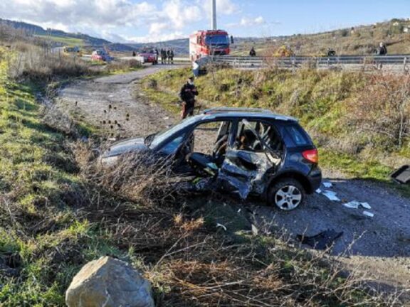 Tragico incidente stradale: muoiono prima la madre e poi il figlio